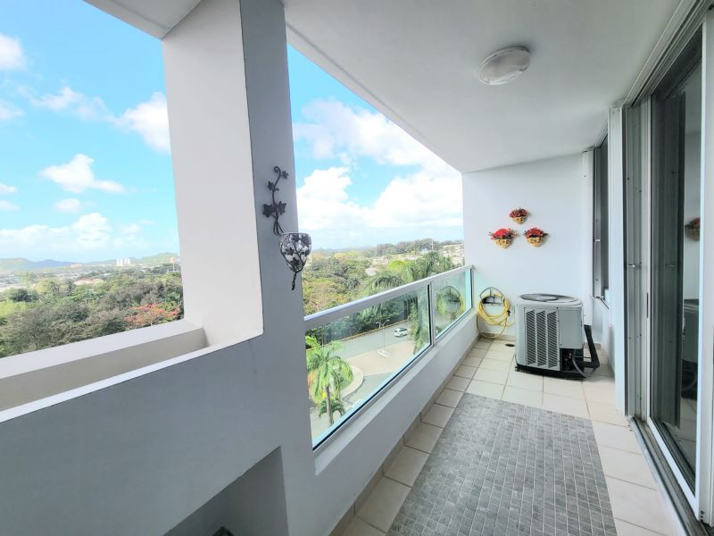 Cond. Bosque De La Villa De Torrimar, Apartamento en Guaynabo