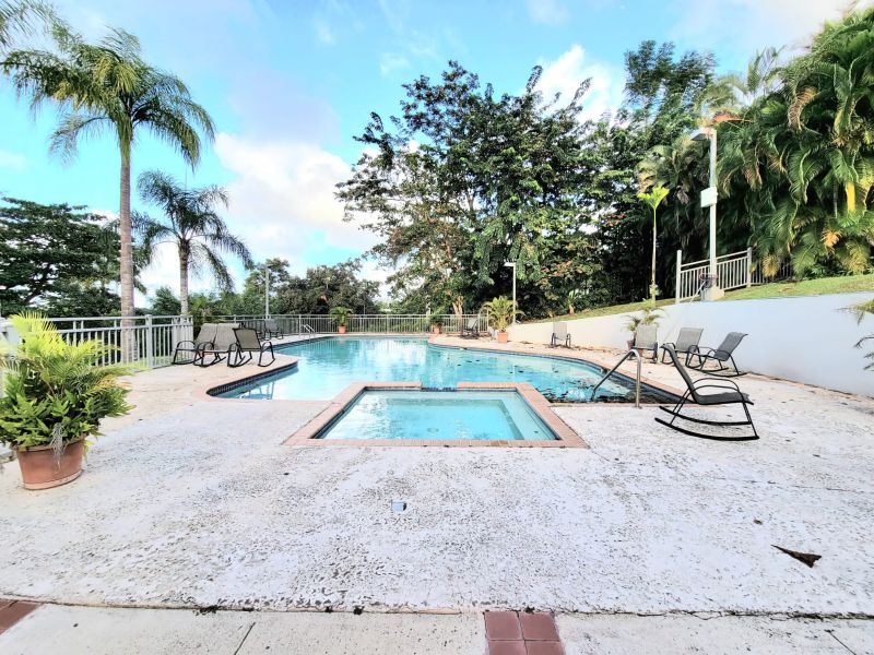 Cond. Bosque De La Villa De Torrimar, Apartamento en Guaynabo
