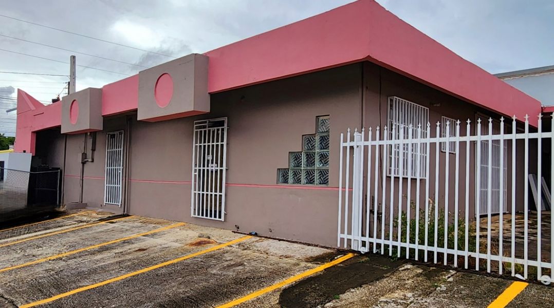 Urb. Lomas Verdes, Local Comercial en Bayamón