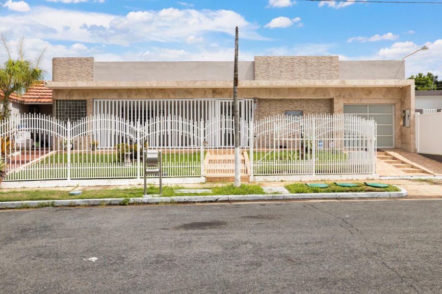 Urb. Golden Hills, Casa en Trujillo Alto