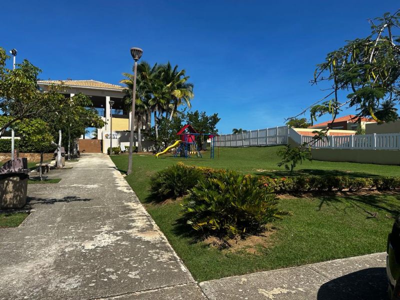 Urb. Portofino, Casa en Manati