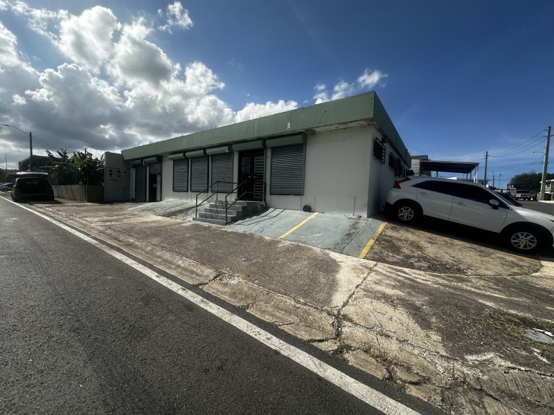 Urb. Santa Juanita, Local Comercial en Bayamón