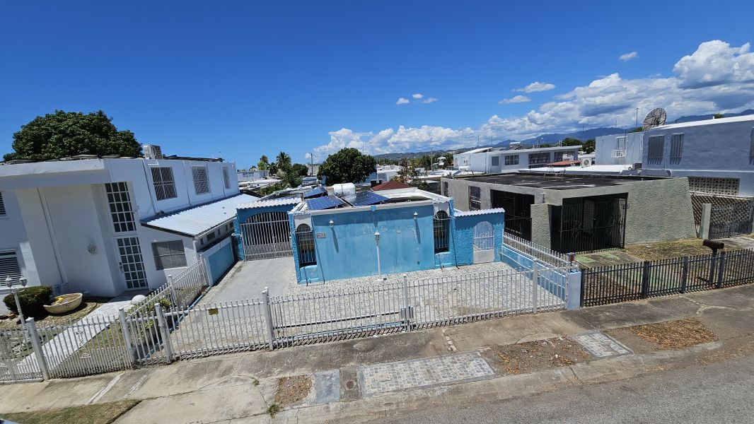Urbanizacion Villa del Carmen, Casa en Ponce