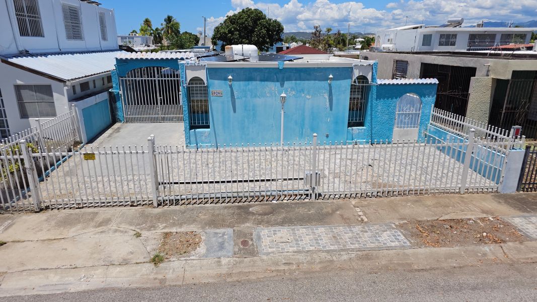 Urbanizacion Villa del Carmen, Casa en Ponce