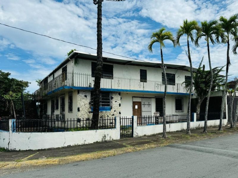 Urb. Lomas Verdes, Casa en Bayamón