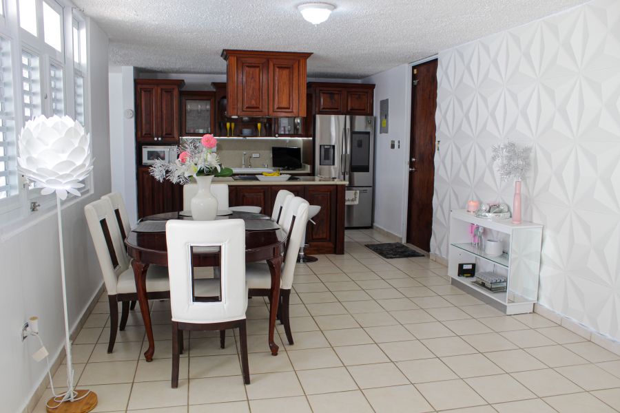 Urb Veredas 12 #206 Gurabo 00718 PR