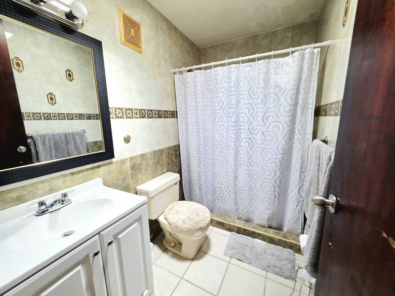 Urb Veredas 12 #206 Gurabo 00718 PR