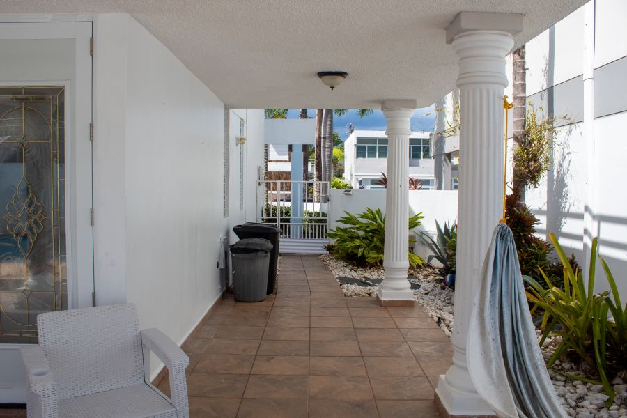 Urb Veredas 12 #206 Gurabo 00718 PR