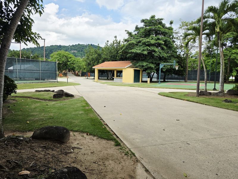 Urb Veredas 12 #206 Gurabo 00718 PR