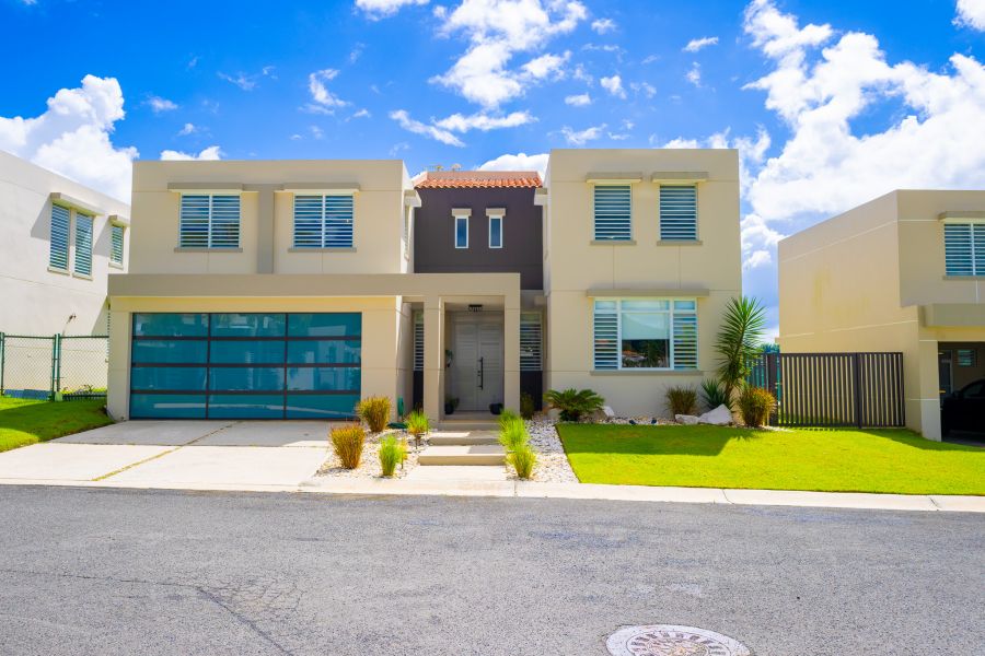 Urb Los Paisajes Ciudad Jardin #18 Calle Clavel Gurabo 00778 PR