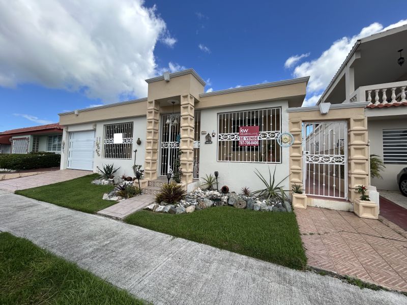 E-9 Calle Santa Ana Santa Elvira Caguas 00725 PR