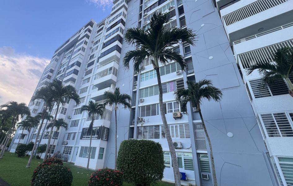 Cond Laguna Gardens Iii Apt 12l Ave Laguna Carolina 00979 PR