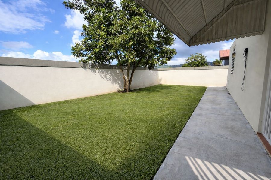 Urb Paseo De Santa Barbara #93 Calle Rubi Gurabo 00778 PR