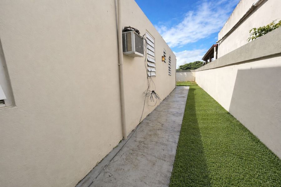 Urb Paseo De Santa Barbara #93 Calle Rubi Gurabo 00778 PR