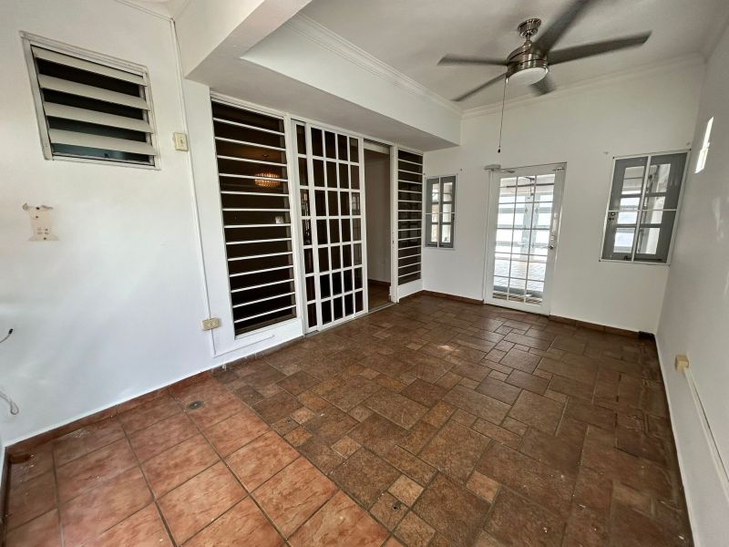 Urb Paseo De Santa Barbara #93 Calle Rubi Gurabo 00778 PR