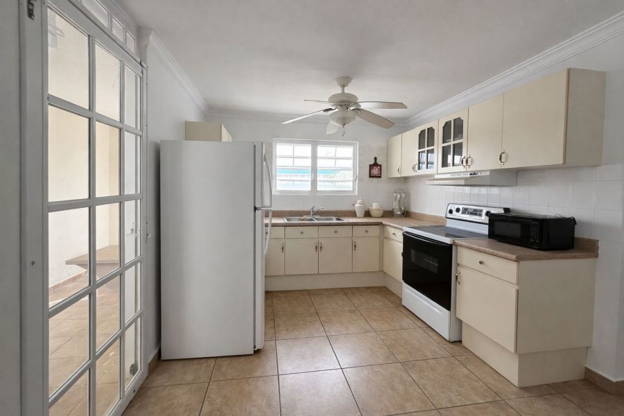 Urb Paseo De Santa Barbara #93 Calle Rubi Gurabo 00778 PR